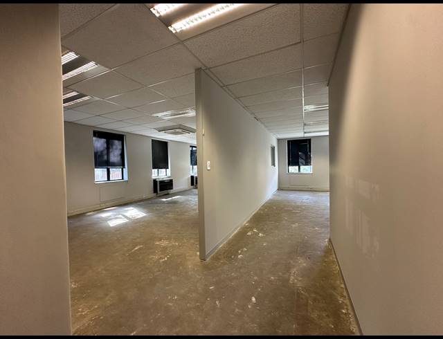 557M² OFFICE TO LET IN SANDOWN